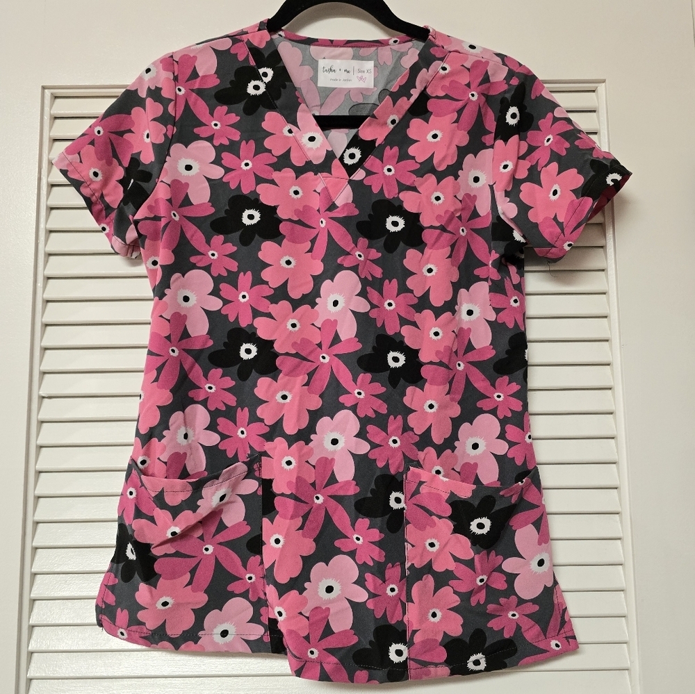 Tasha + Me - Floral Short-Sleeve Medical Scrub Top With Pockets